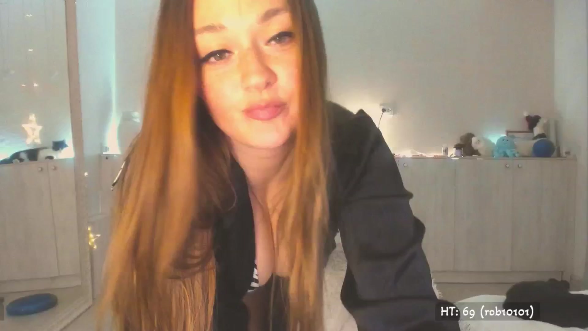 Gallery image thumbnail from KissMyEyess's myfreecams stream on, 07/10/2025, 01:41 image 4 of 20