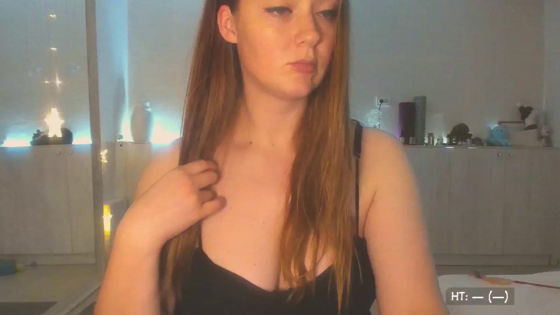 Gallery image thumbnail from KissMyEyess's myfreecams stream on, 08/01/2025, 02:01 image 14 of 20