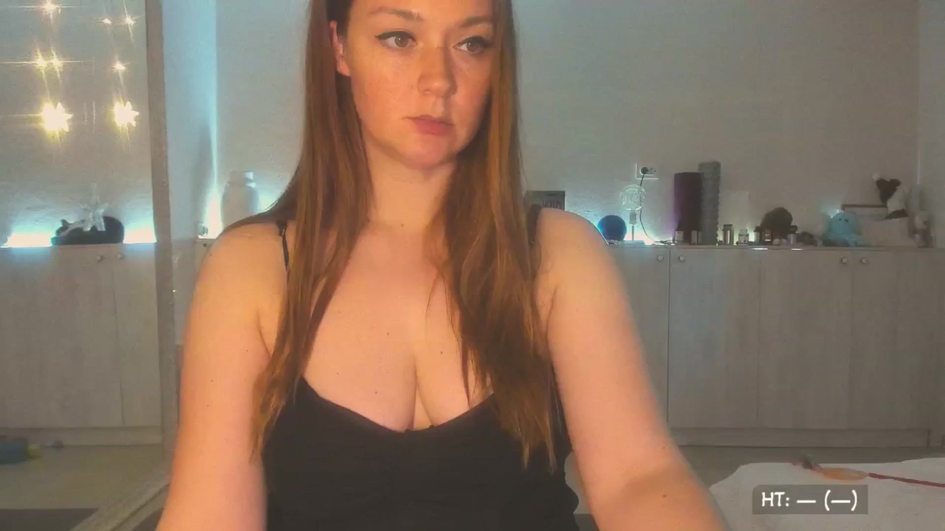 Gallery image thumbnail from KissMyEyess's myfreecams stream on, 08/01/2025, 02:01 image 16 of 20
