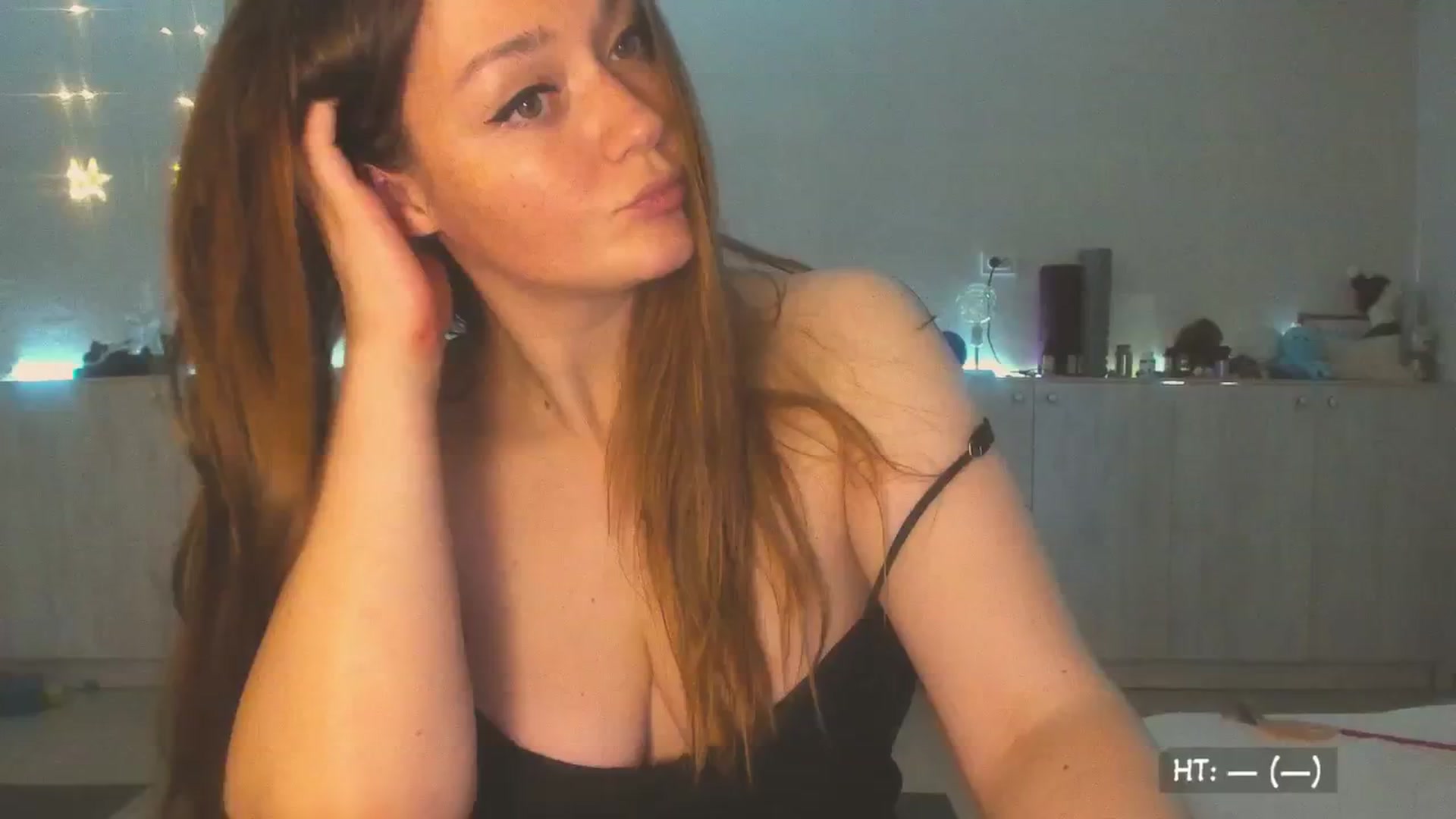 Gallery image thumbnail from KissMyEyess's myfreecams stream on, 08/01/2025, 02:01 image 17 of 20