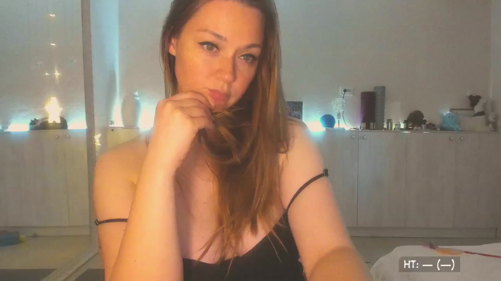 Gallery image thumbnail from KissMyEyess's myfreecams stream on, 08/01/2025, 02:01 image 18 of 20