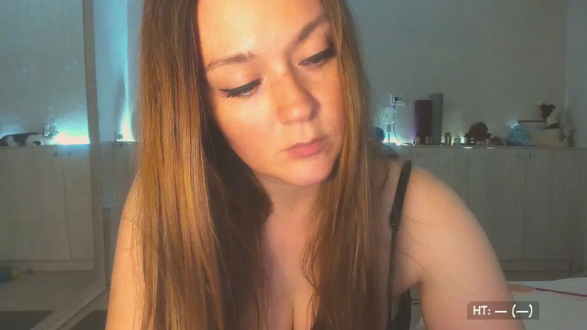 Gallery image thumbnail from KissMyEyess's myfreecams stream on, 08/01/2025, 02:01 image 11 of 20