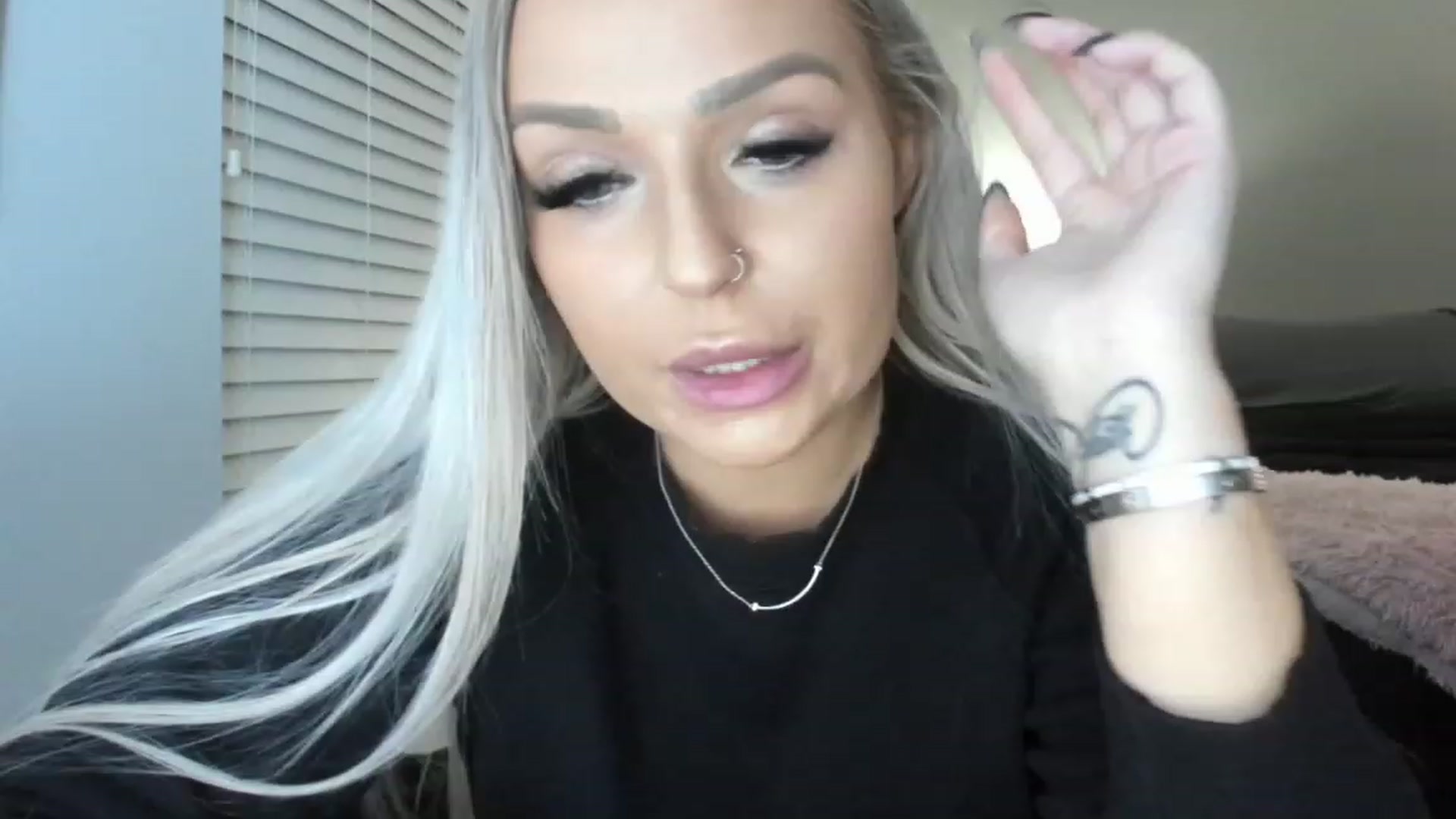 Gallery image thumbnail from KissMyTitsPls's myfreecams stream on, 01/10/2023, 01:37 image 14 of 20
