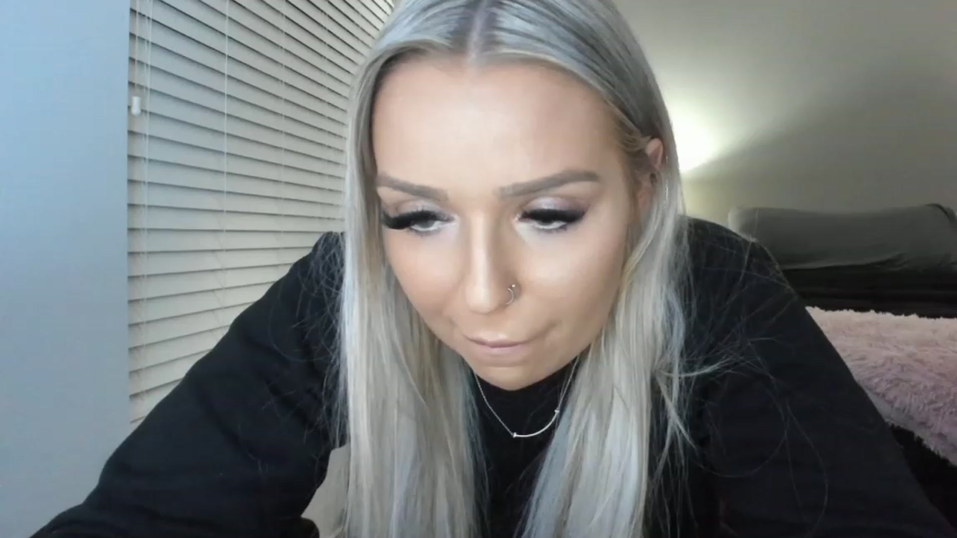 Gallery image thumbnail from KissMyTitsPls's myfreecams stream on, 01/10/2023, 01:37 image 13 of 20