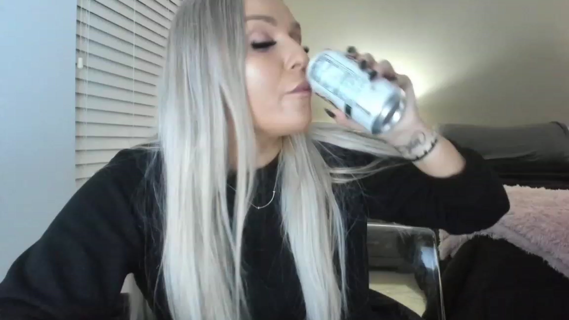 Gallery image thumbnail from KissMyTitsPls's myfreecams stream on, 01/10/2023, 01:37 image 9 of 20