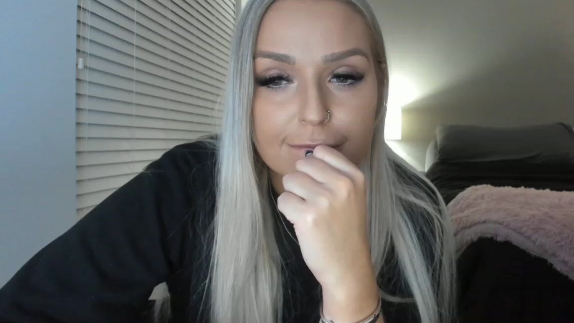 Gallery image thumbnail from KissMyTitsPls's myfreecams stream on, 01/10/2023, 01:37 image 10 of 20