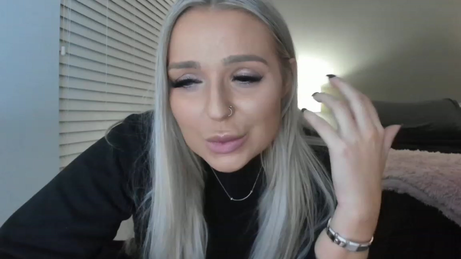 Gallery image thumbnail from KissMyTitsPls's myfreecams stream on, 01/10/2023, 01:37 image 4 of 20