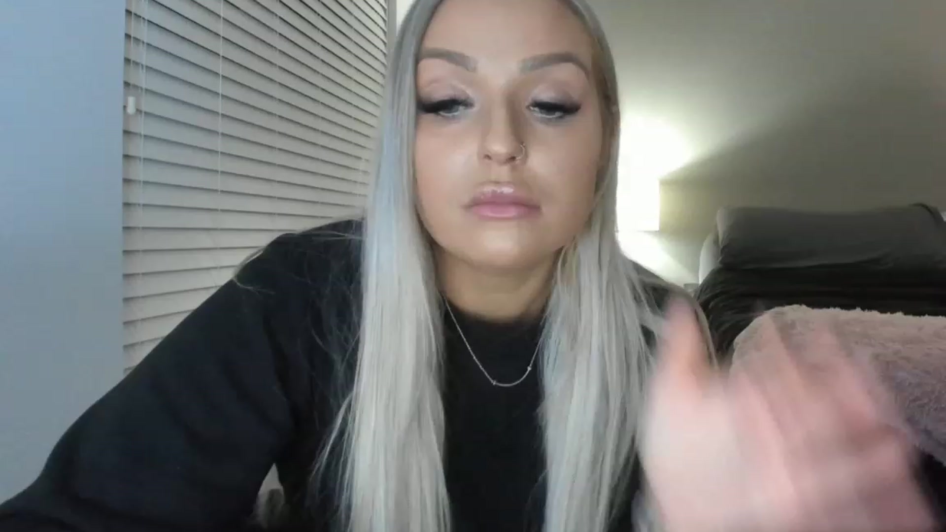 Gallery image thumbnail from KissMyTitsPls's myfreecams stream on, 01/10/2023, 01:37 image 6 of 20