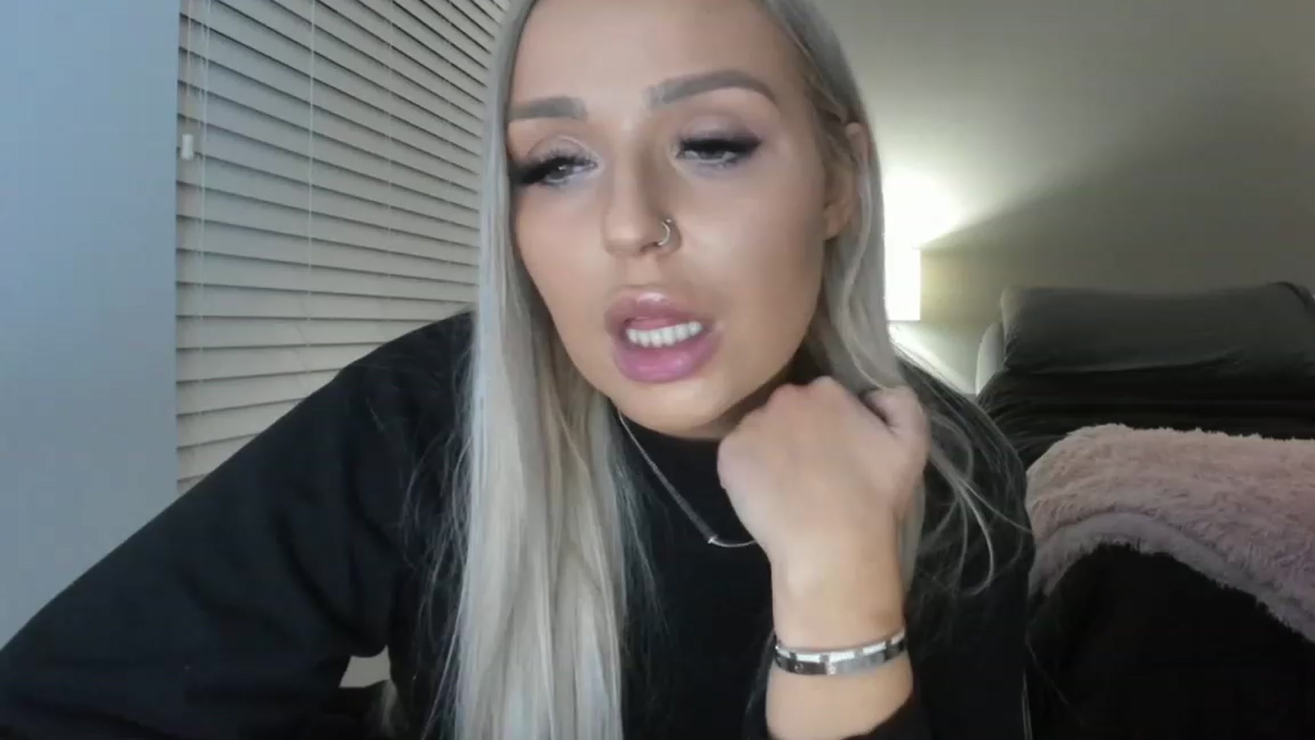 Gallery image thumbnail from KissMyTitsPls's myfreecams stream on, 01/10/2023, 01:37 image 11 of 20