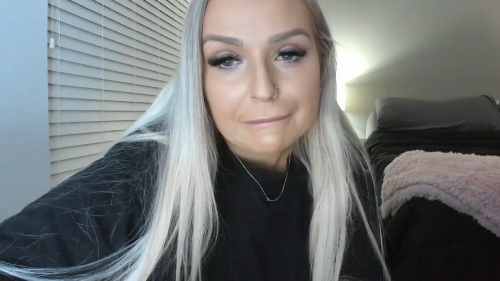 Gallery image thumbnail from KissMyTitsPls's myfreecams stream on, 01/10/2023, 01:37 image 16 of 20