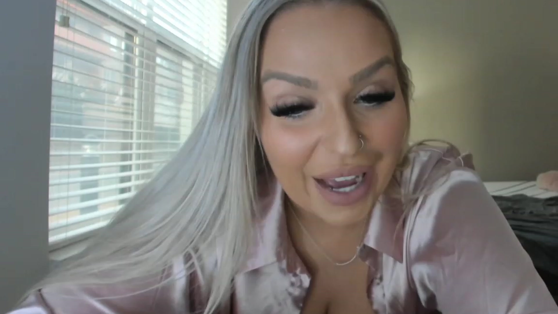 Gallery image thumbnail from KissMyTitsPls's myfreecams stream on, 01/15/2023, 22:13 image 18 of 20