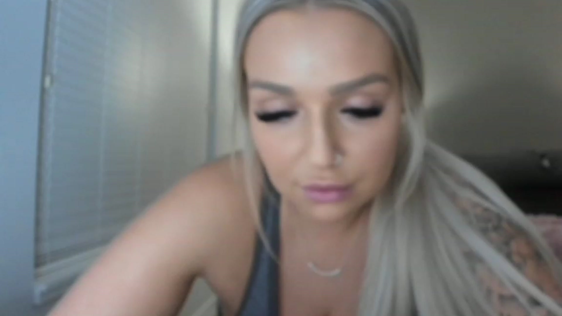 Gallery image thumbnail from KissMyTitsPls's myfreecams stream on, 01/18/2023, 06:27 image 7 of 20