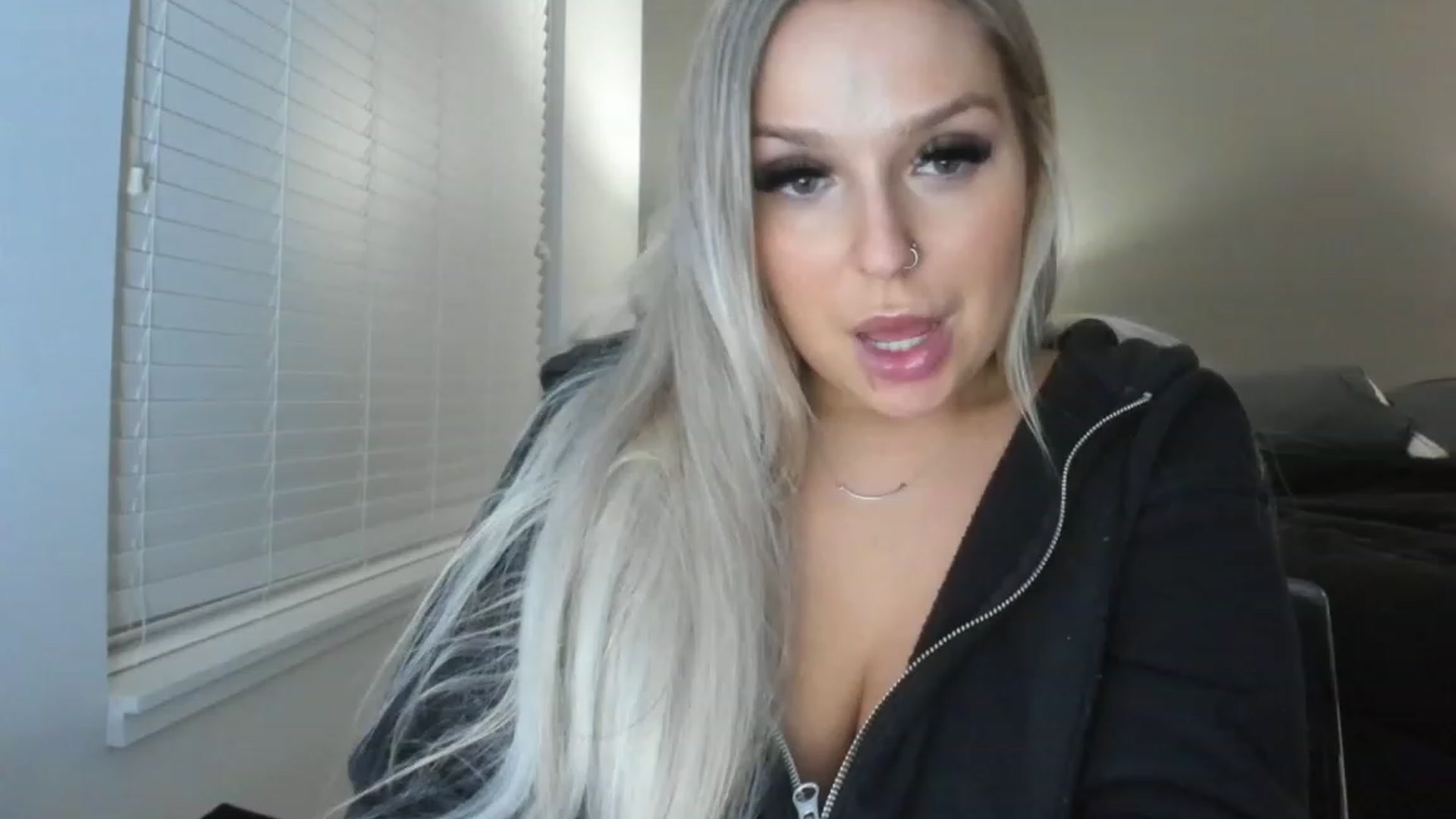 Gallery image thumbnail from KissMyTitsPls's myfreecams stream on, 01/19/2023, 01:37 image 12 of 20