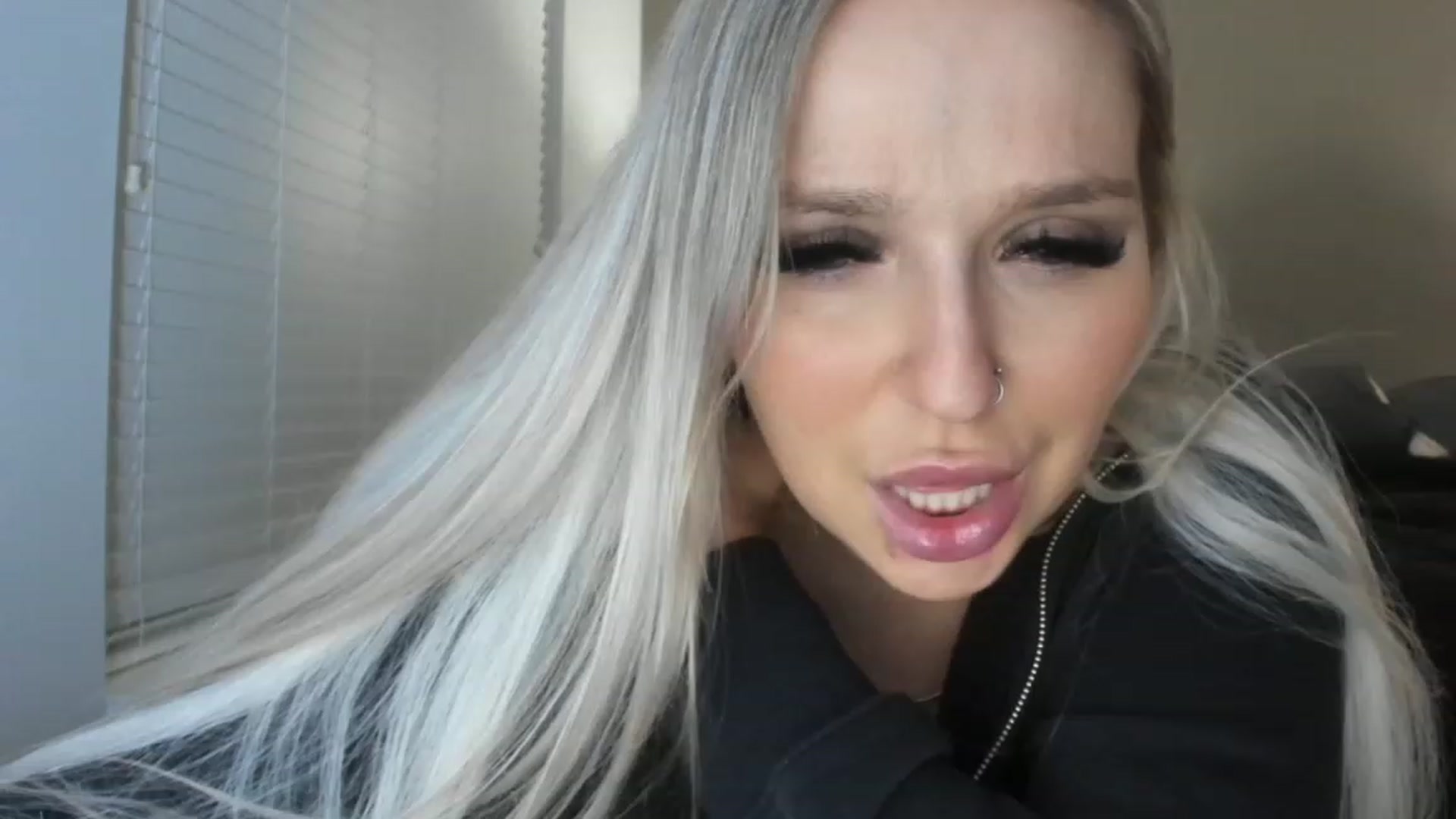 Gallery image thumbnail from KissMyTitsPls's myfreecams stream on, 01/19/2023, 01:37 image 17 of 20