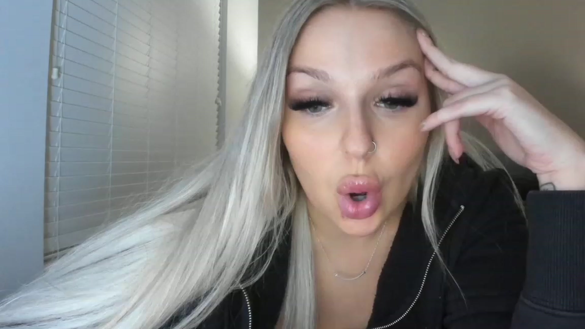 Gallery image thumbnail from KissMyTitsPls's myfreecams stream on, 01/19/2023, 01:37 image 11 of 20