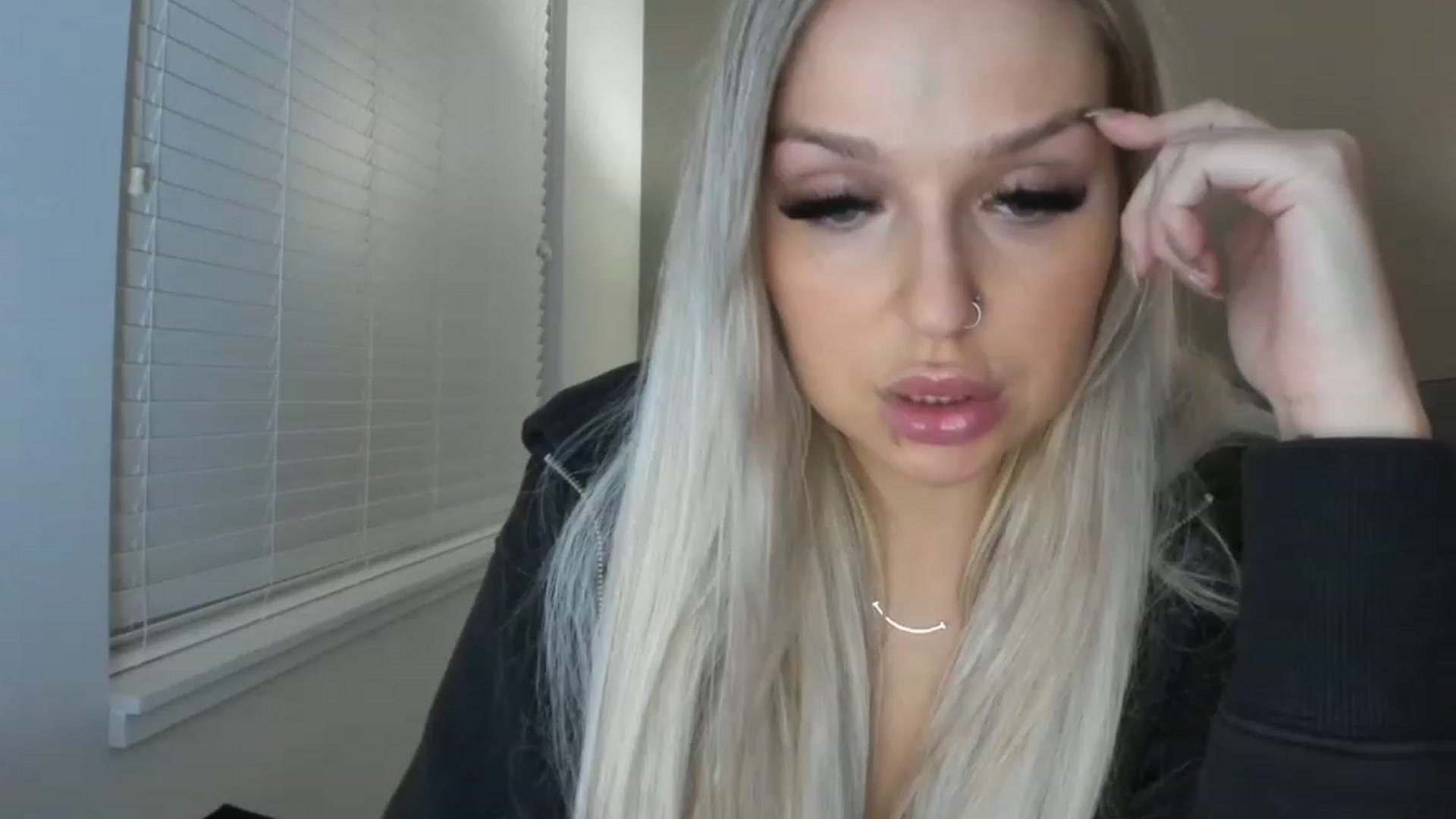 Gallery image thumbnail from KissMyTitsPls's myfreecams stream on, 01/19/2023, 01:37 image 16 of 20