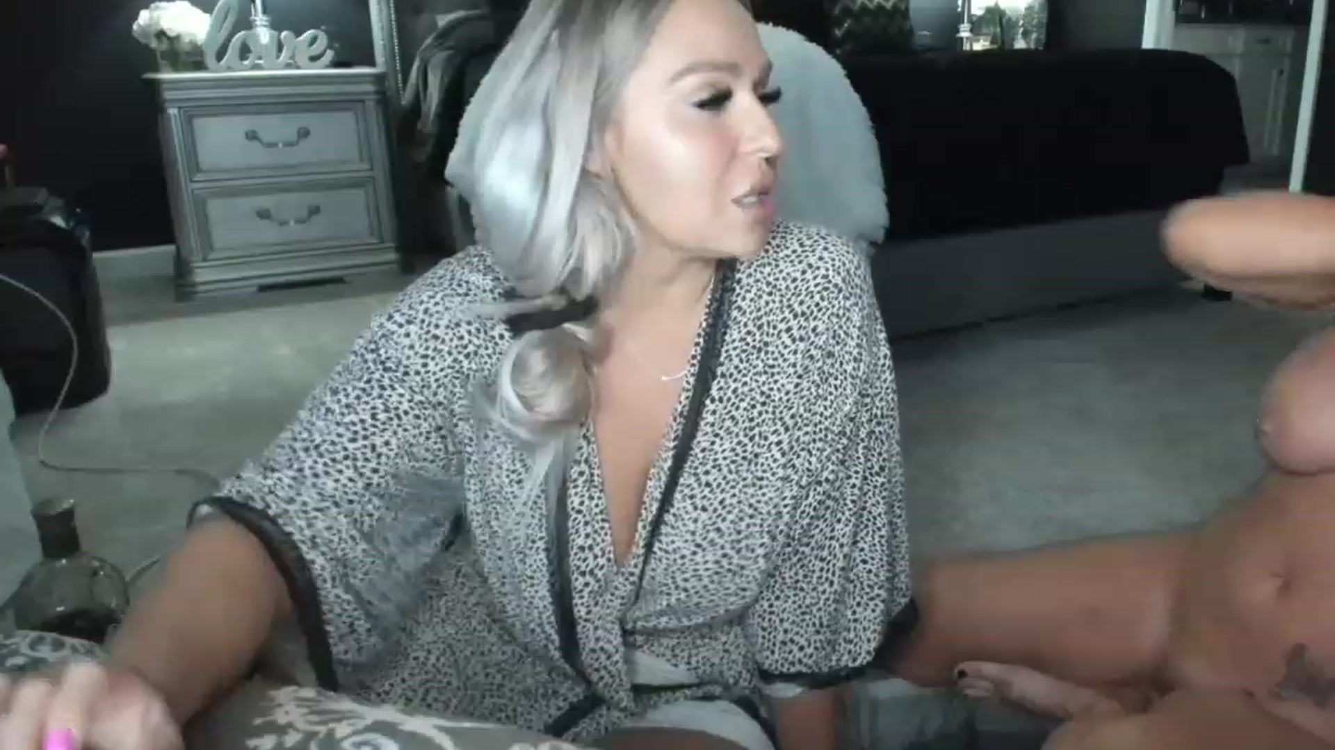 Gallery image thumbnail from KissMyTitsPls's myfreecams stream on, 01/23/2023, 07:33 image 19 of 20