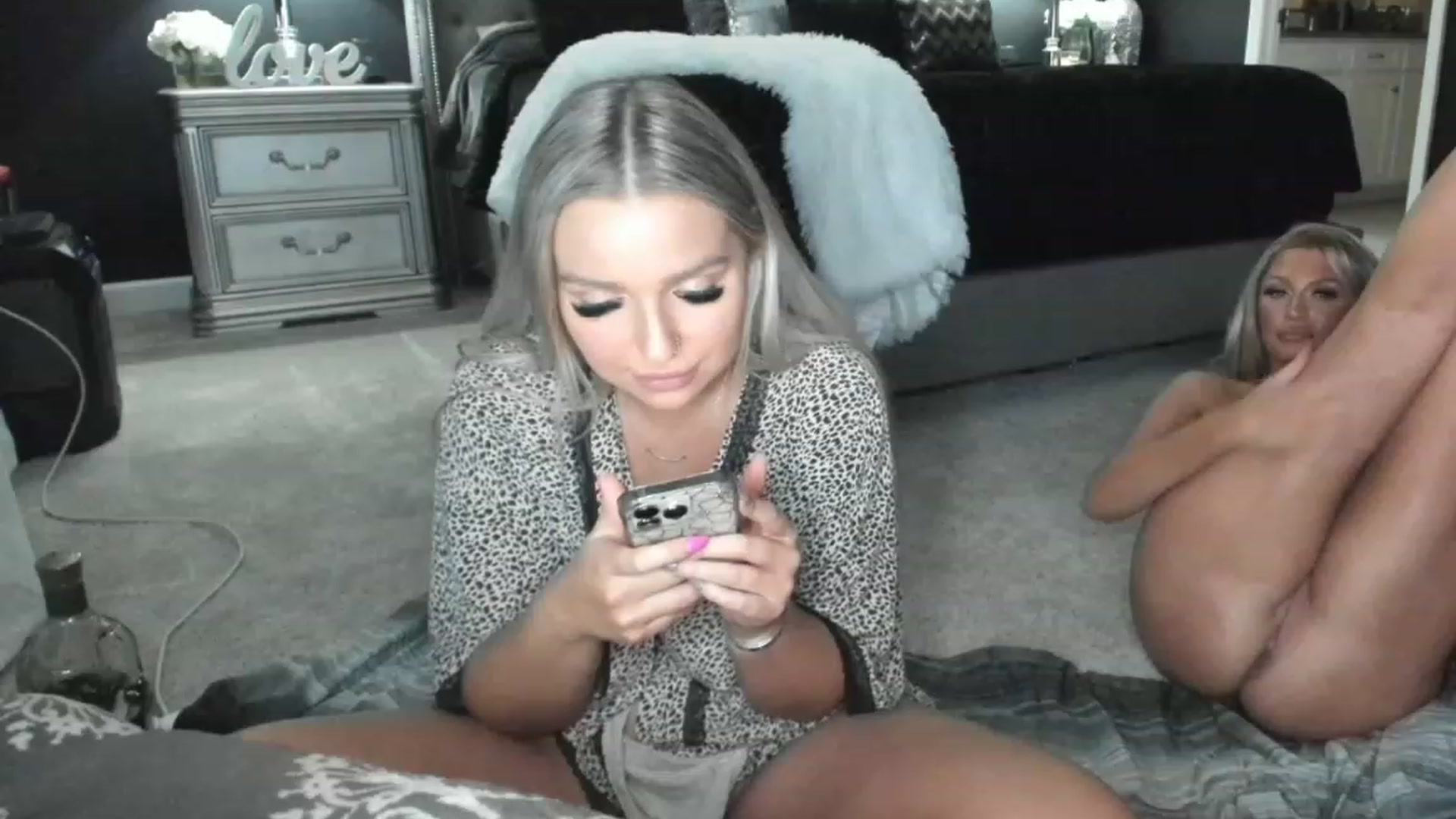 Gallery image thumbnail from KissMyTitsPls's myfreecams stream on, 01/23/2023, 08:08 image 20 of 20