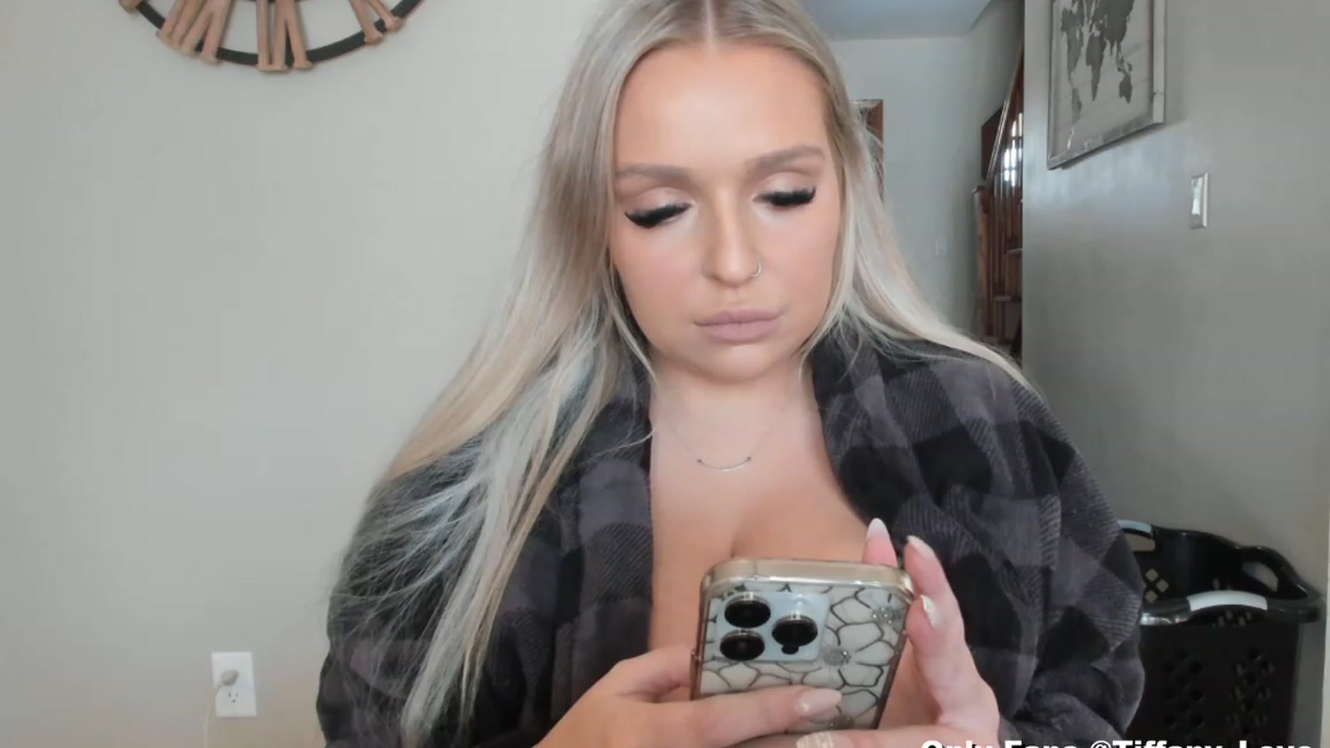 Gallery image thumbnail from KissMyTitsPls's myfreecams stream on, 02/10/2023, 19:25 image 3 of 20