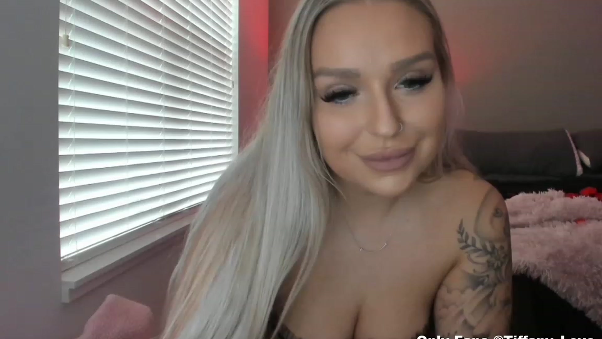 Gallery image thumbnail from KissMyTitsPls's myfreecams stream on, 02/14/2023, 18:50 image 20 of 20