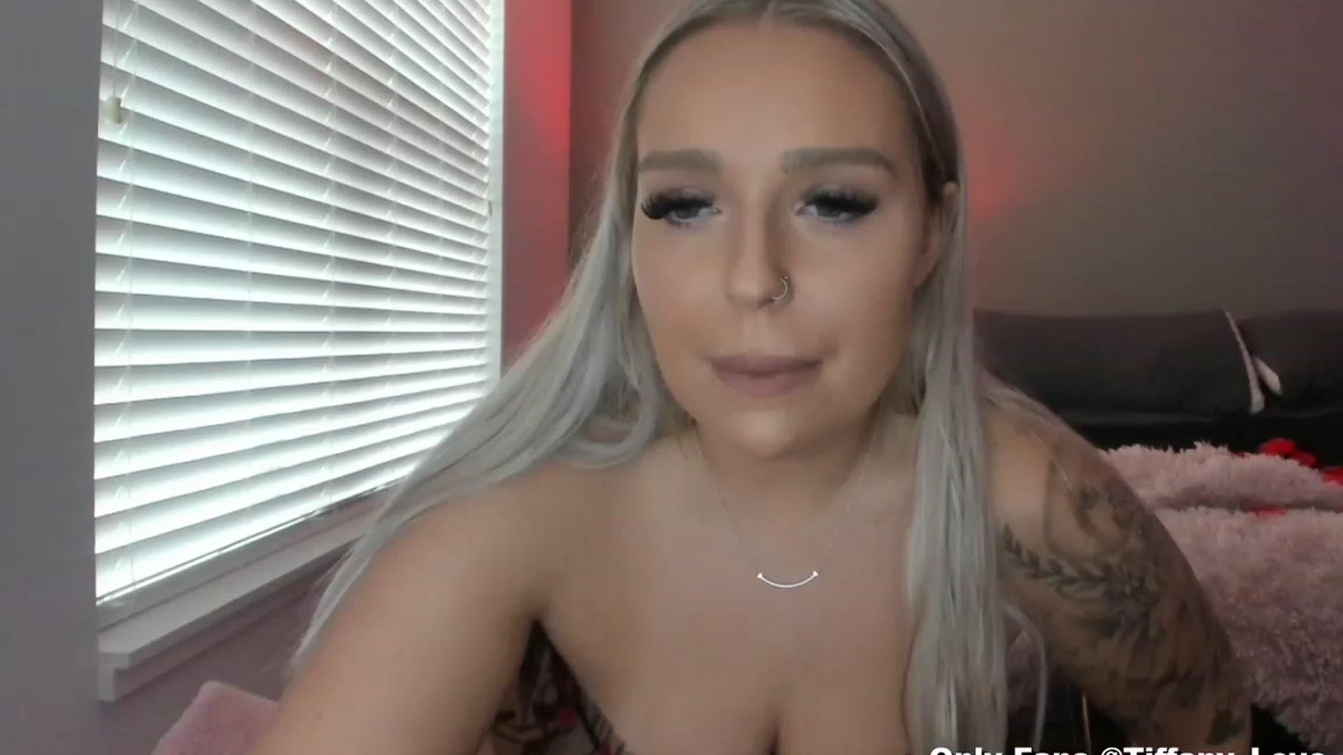 Gallery image thumbnail from KissMyTitsPls's myfreecams stream on, 02/14/2023, 18:50 image 2 of 20