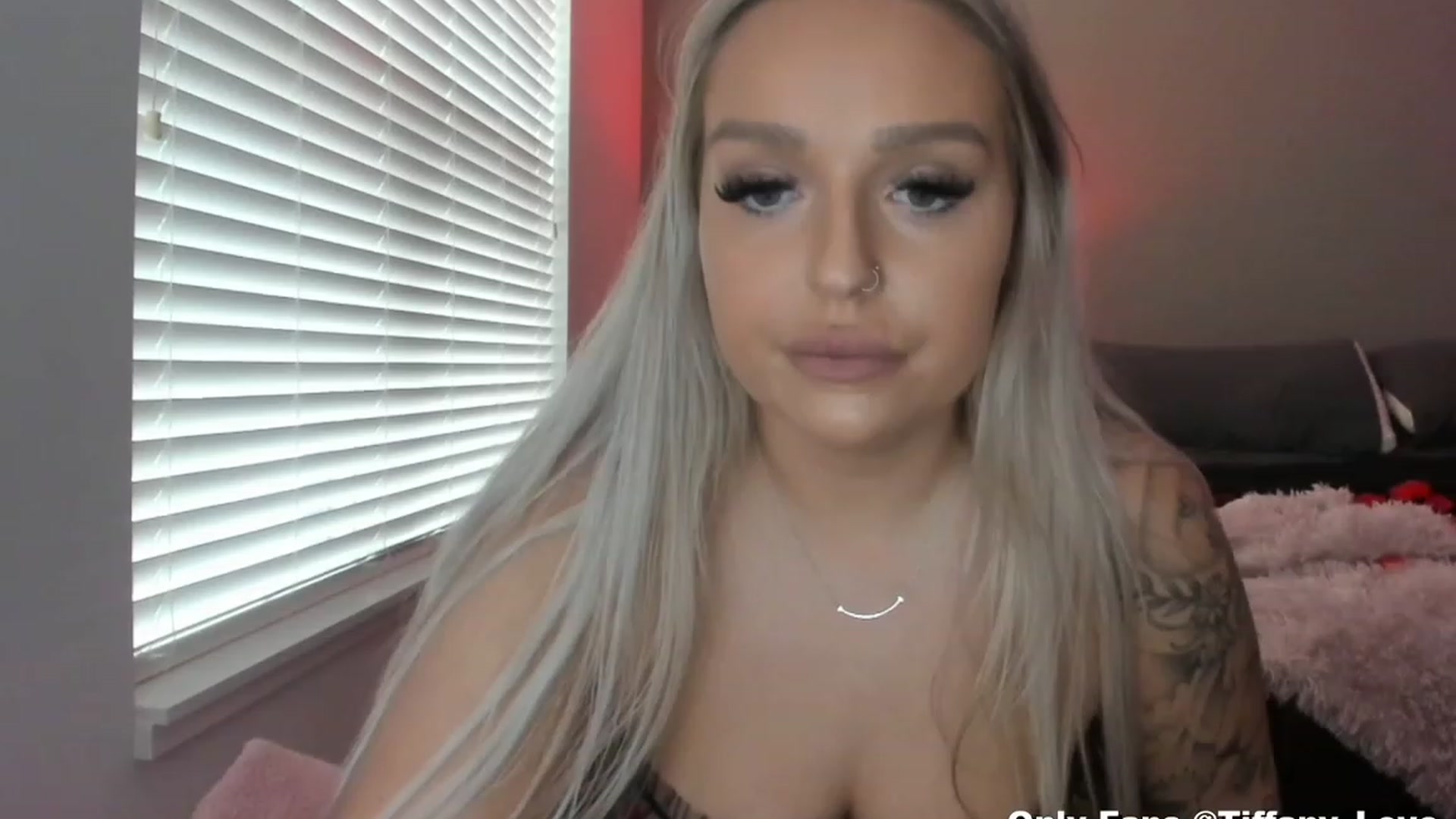 Gallery image thumbnail from KissMyTitsPls's myfreecams stream on, 02/14/2023, 18:50 image 16 of 20