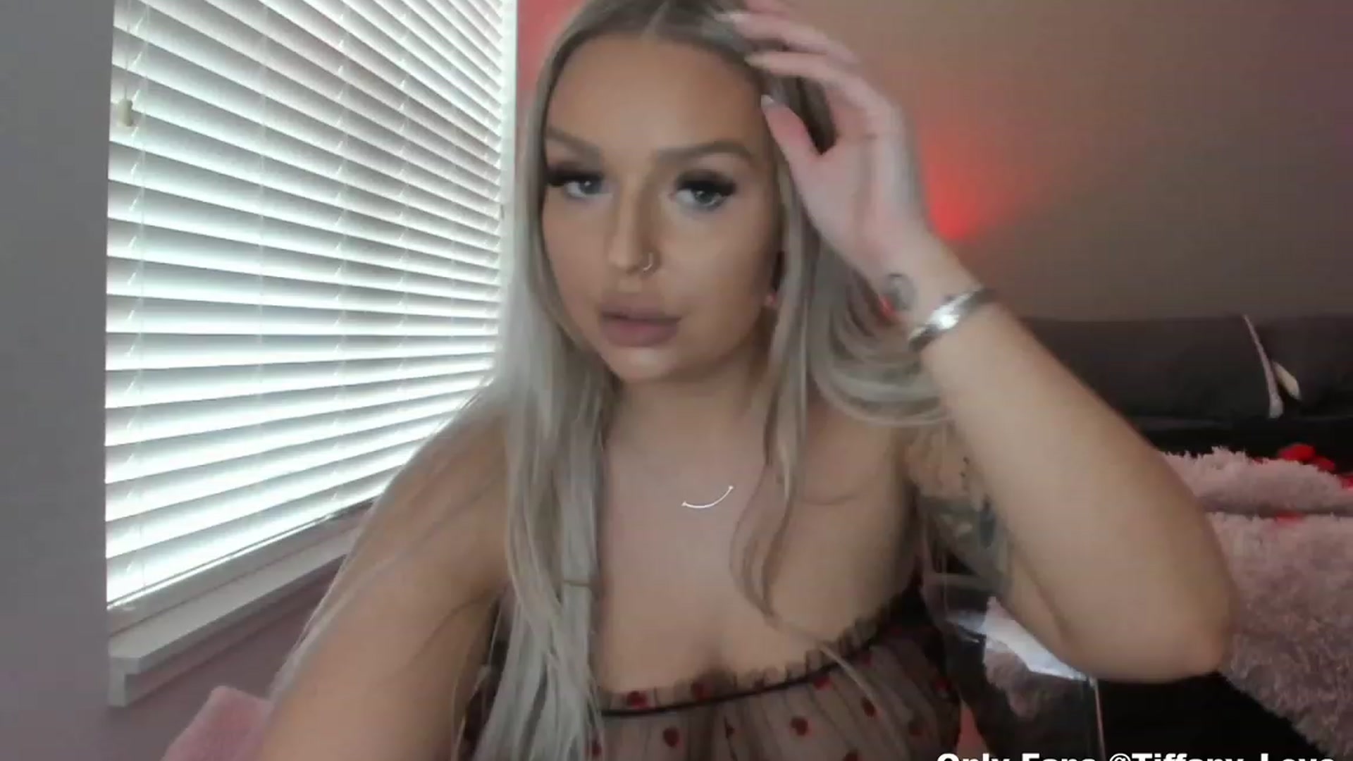 Gallery image thumbnail from KissMyTitsPls's myfreecams stream on, 02/14/2023, 18:50 image 10 of 20