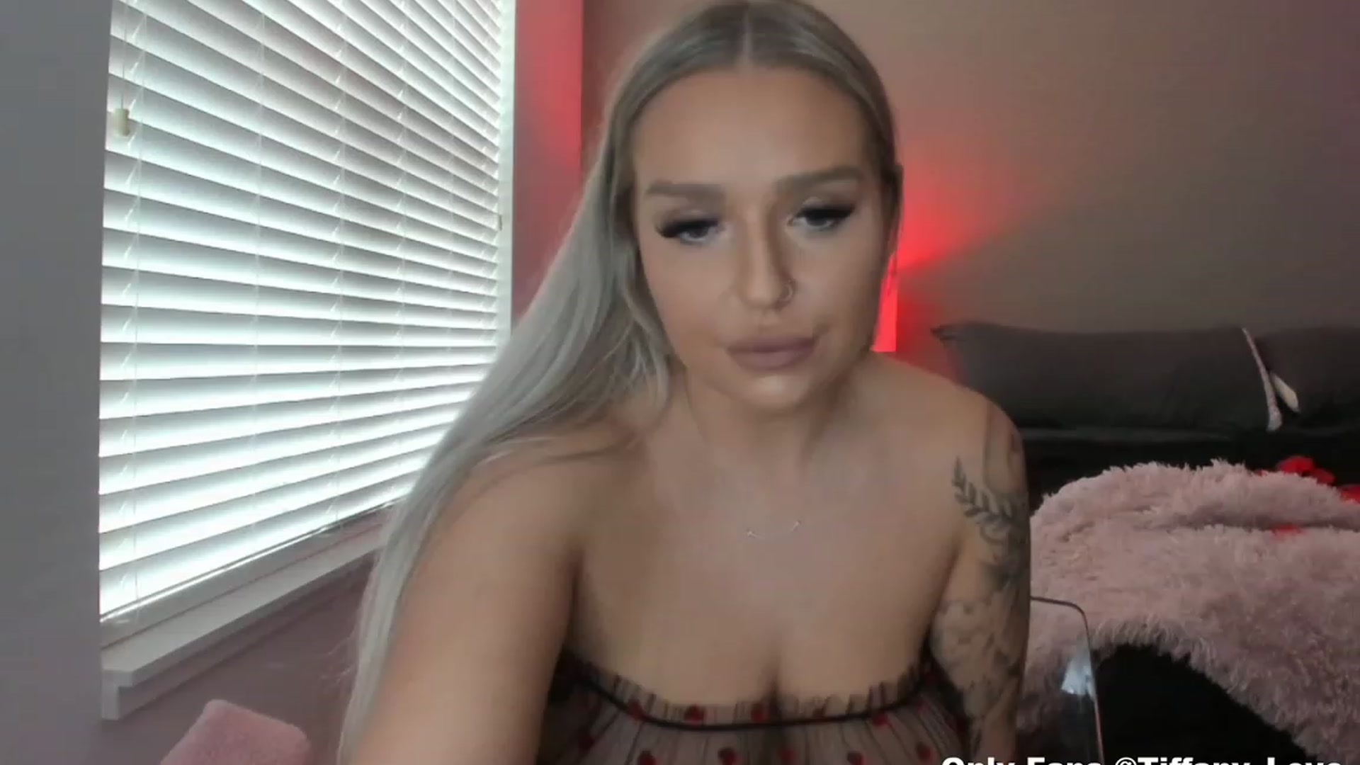 Gallery image thumbnail from KissMyTitsPls's myfreecams stream on, 02/14/2023, 18:50 image 5 of 20