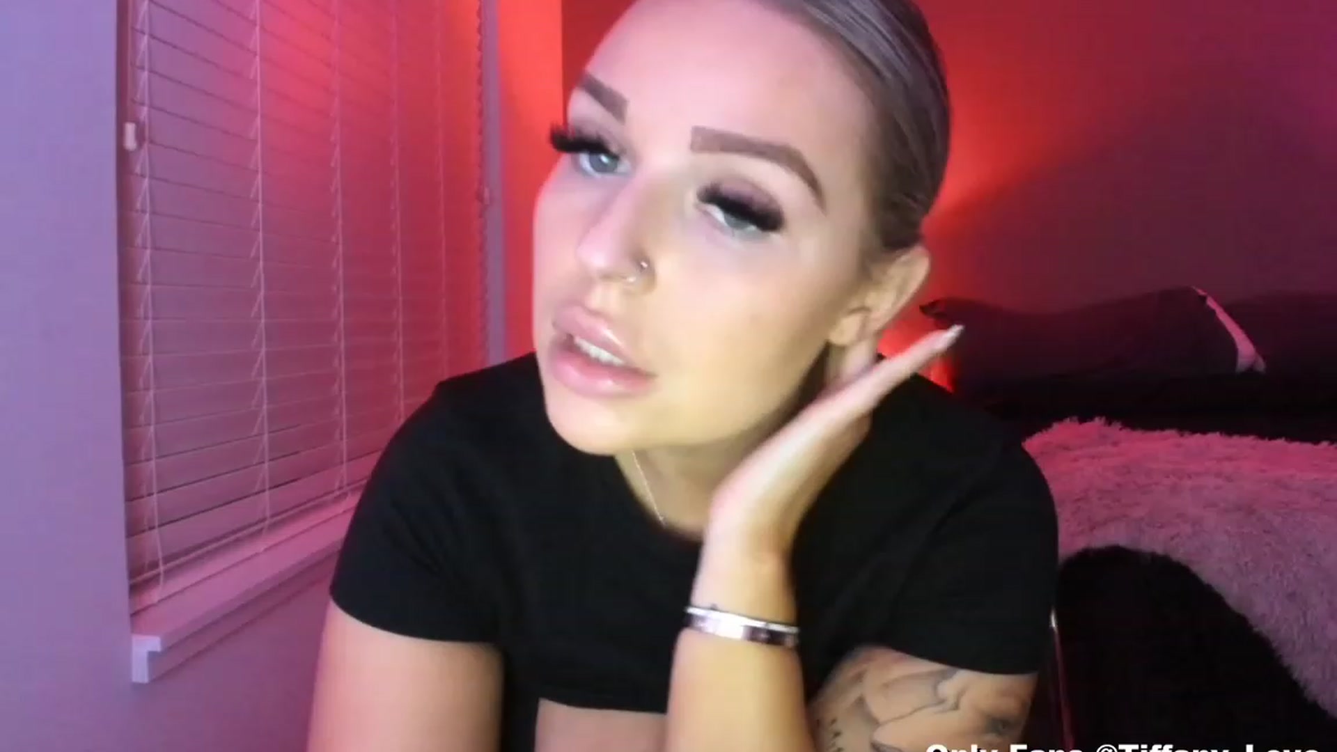 Gallery image thumbnail from KissMyTitsPls's myfreecams stream on, 02/21/2023, 04:47 image 12 of 20