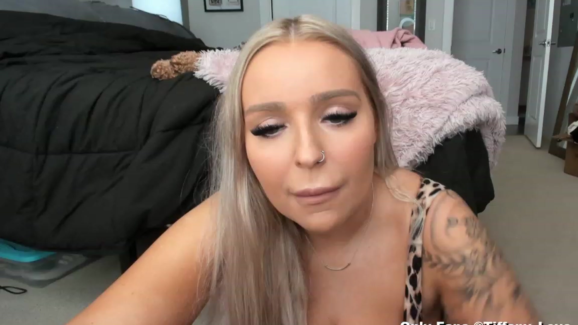 Gallery image thumbnail from KissMyTitsPls's myfreecams stream on, 03/08/2023, 20:17 image 11 of 20