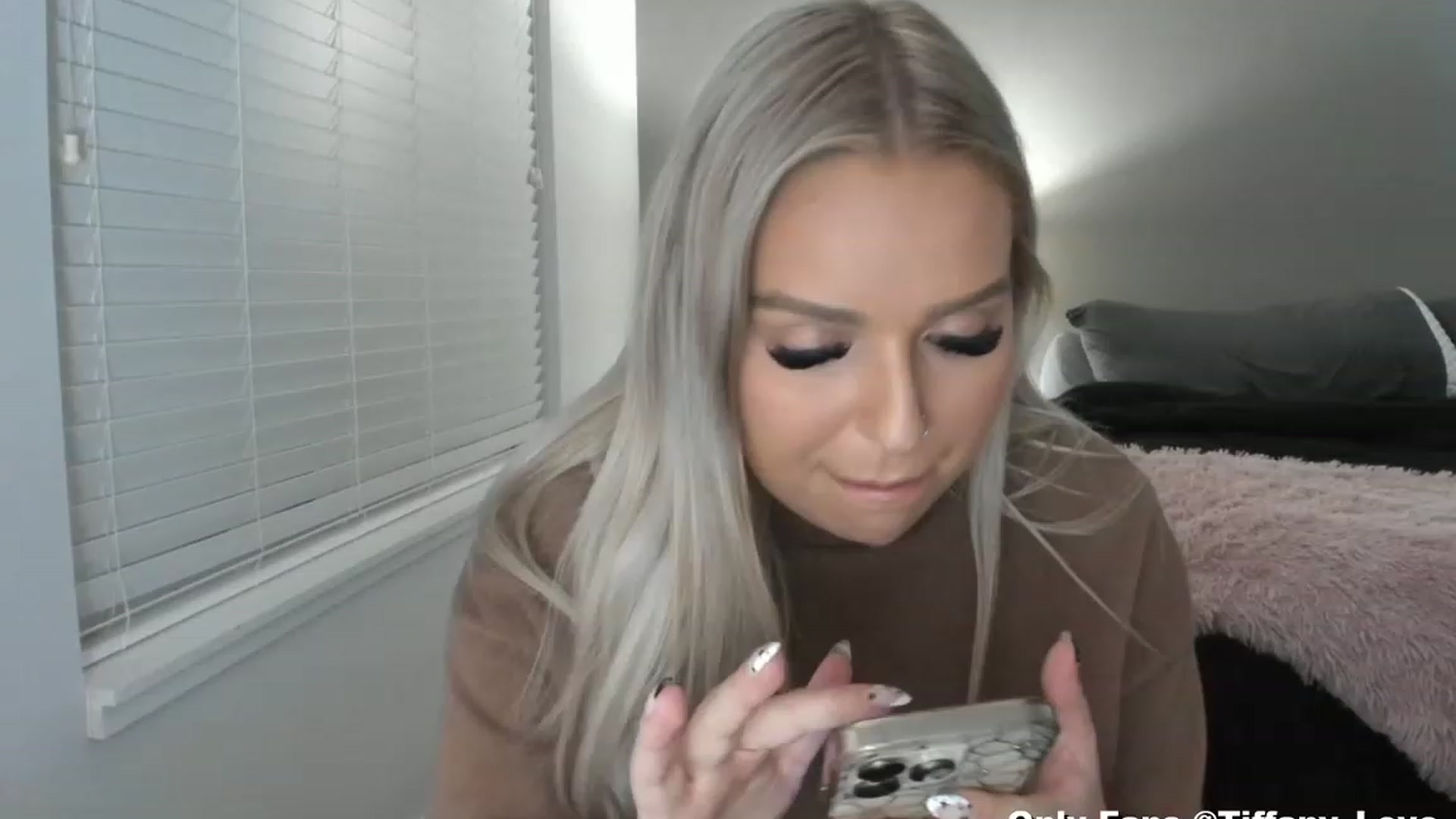 Gallery image thumbnail from KissMyTitsPls's myfreecams stream on, 03/10/2023, 03:41 image 20 of 20