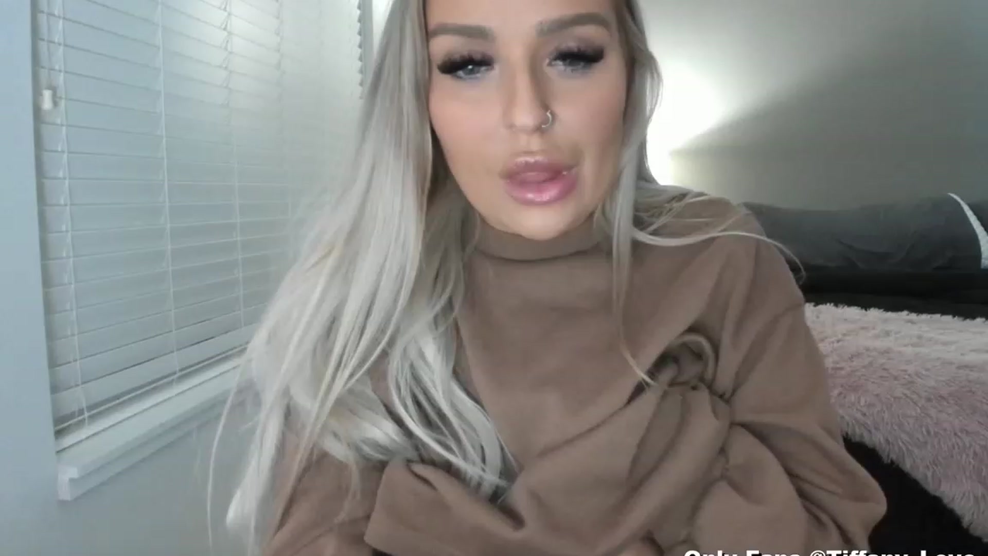 Gallery image thumbnail from KissMyTitsPls's myfreecams stream on, 03/10/2023, 03:41 image 18 of 20