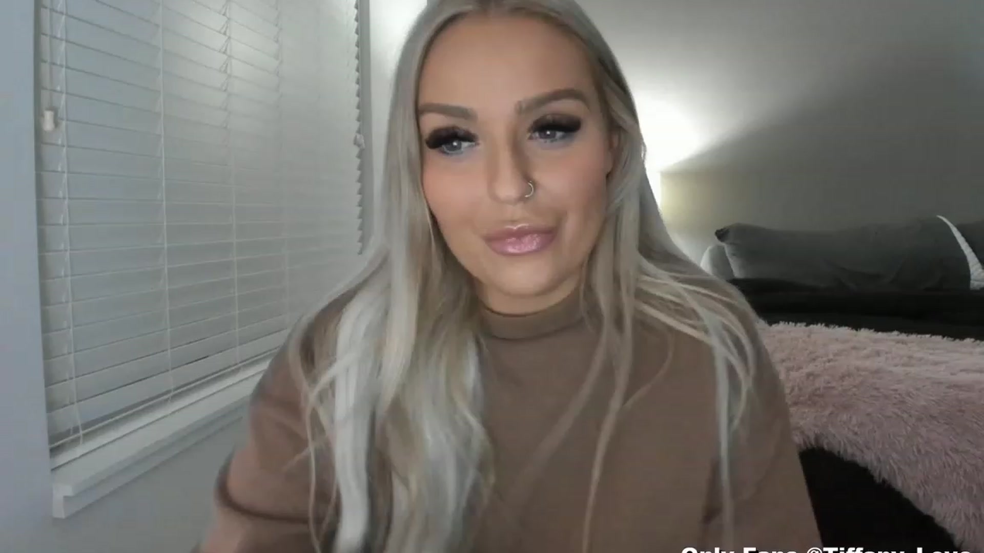 Gallery image thumbnail from KissMyTitsPls's myfreecams stream on, 03/10/2023, 03:41 image 5 of 20