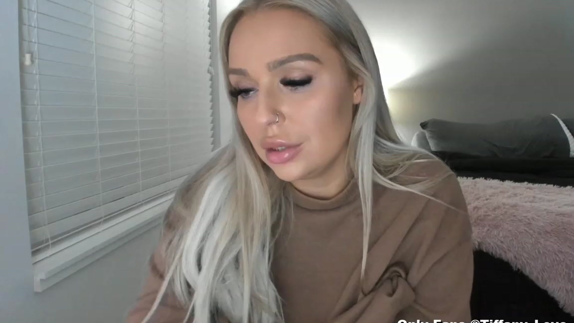 Gallery image thumbnail from KissMyTitsPls's myfreecams stream on, 03/10/2023, 03:41 image 17 of 20