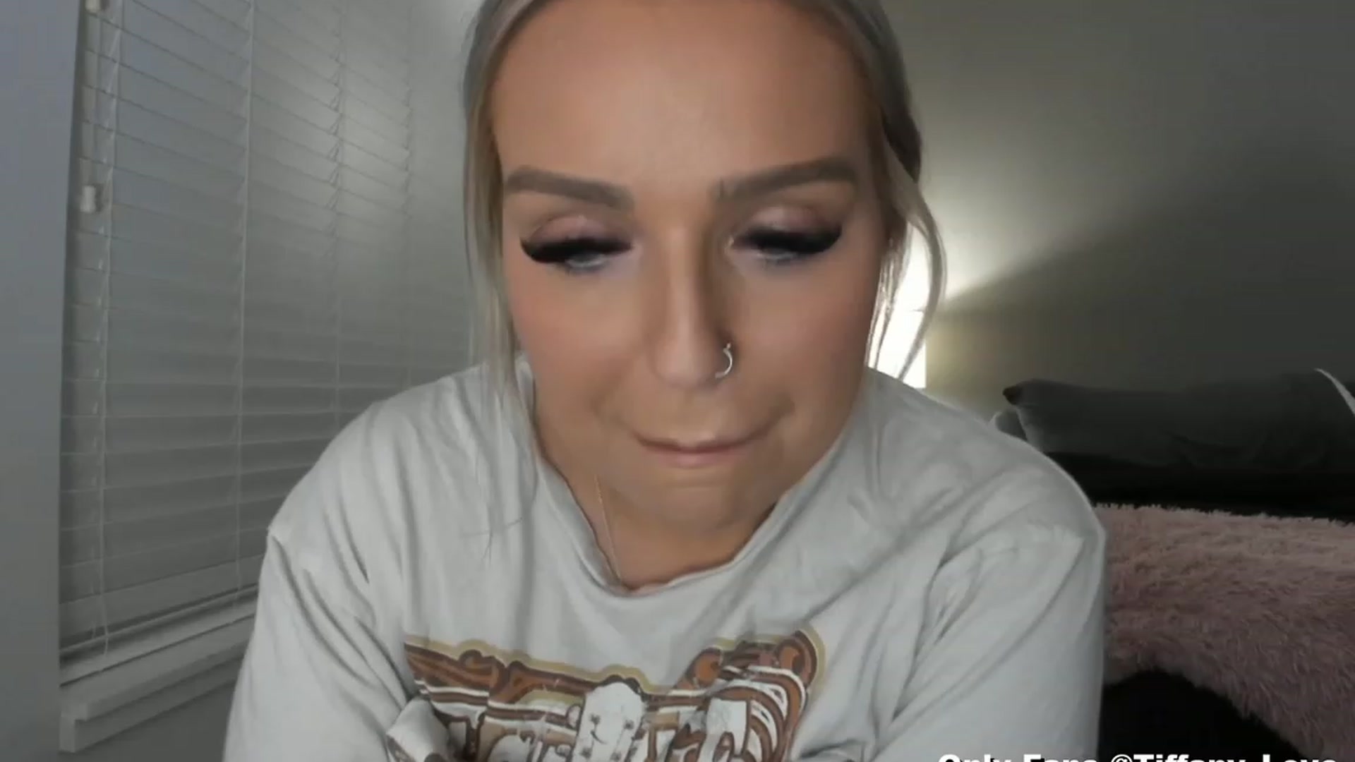 Gallery image thumbnail from KissMyTitsPls's myfreecams stream on, 03/10/2023, 04:55 image 13 of 20