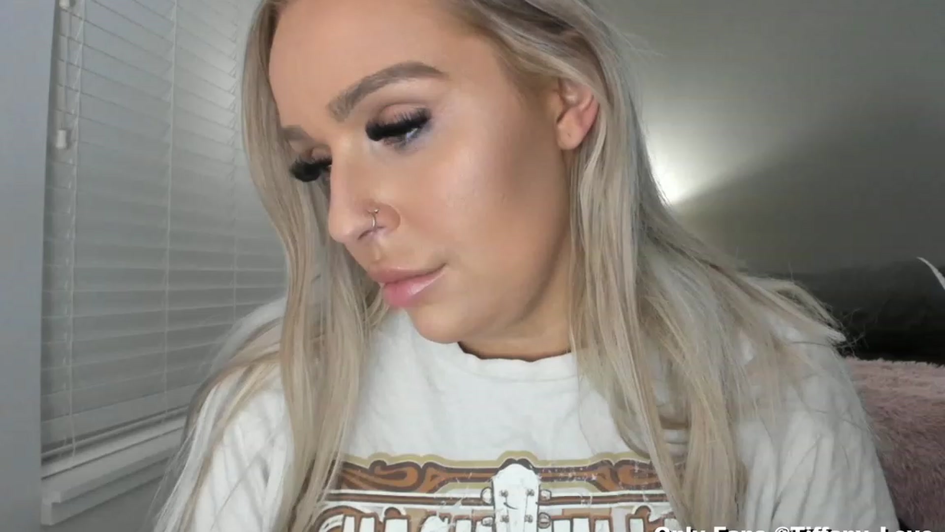 Gallery image thumbnail from KissMyTitsPls's myfreecams stream on, 03/10/2023, 04:55 image 11 of 20