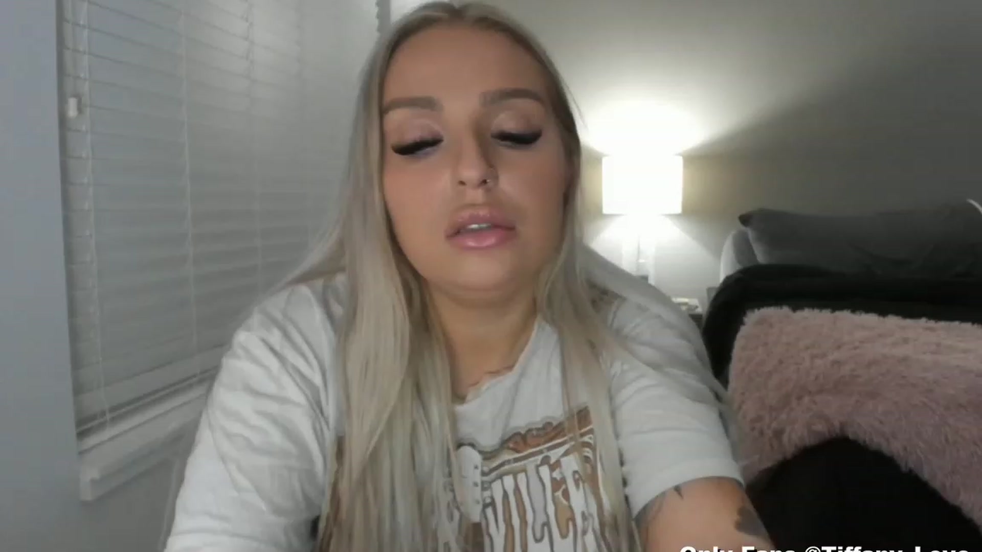 Gallery image thumbnail from KissMyTitsPls's myfreecams stream on, 03/10/2023, 04:55 image 2 of 20