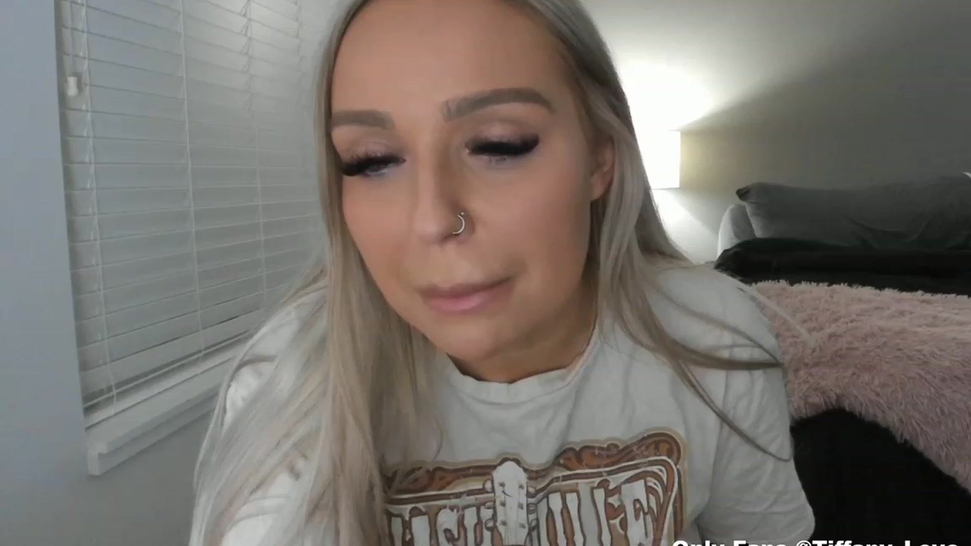 Gallery image thumbnail from KissMyTitsPls's myfreecams stream on, 03/10/2023, 04:55 image 6 of 20