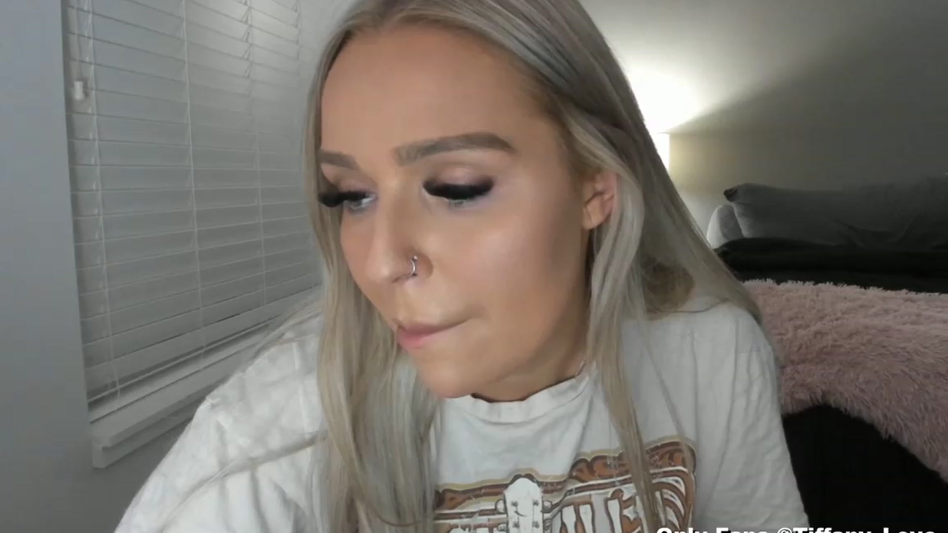 Gallery image thumbnail from KissMyTitsPls's myfreecams stream on, 03/10/2023, 04:55 image 7 of 20