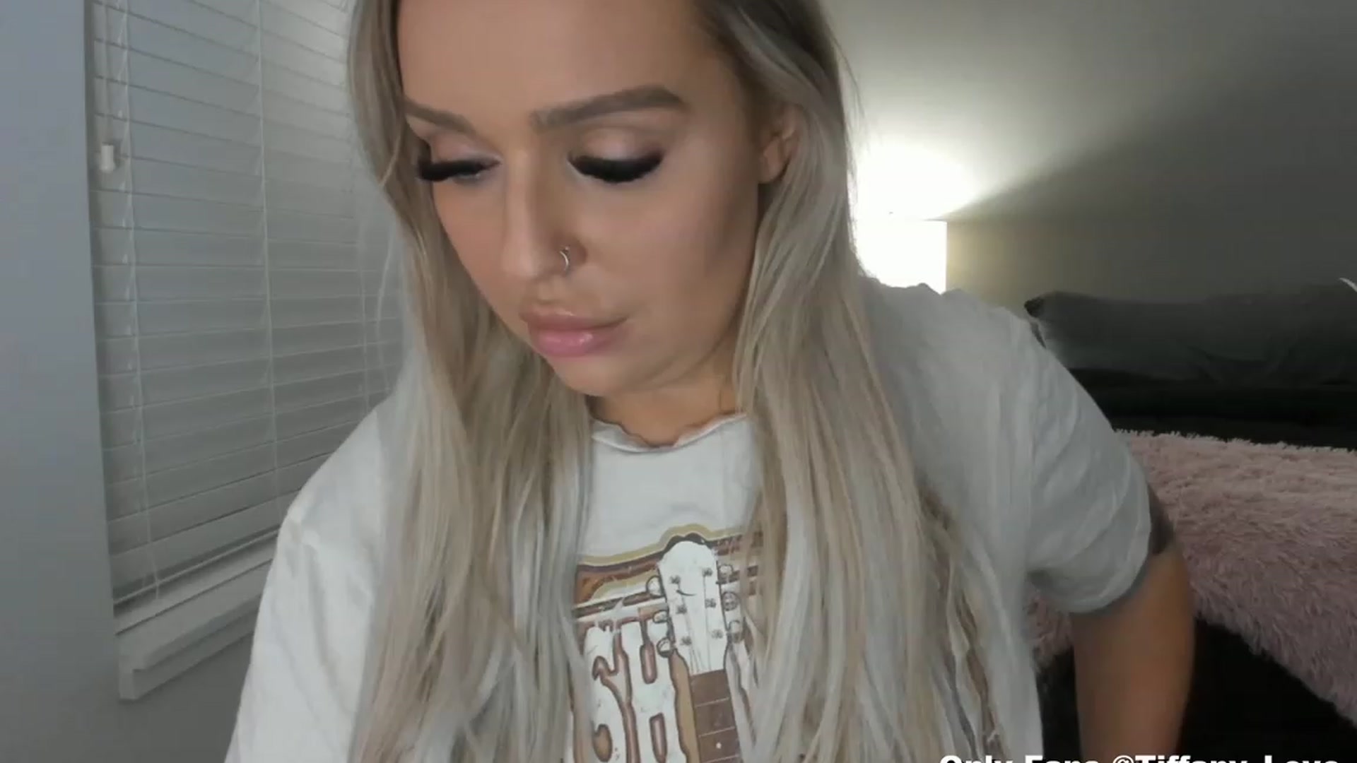 Gallery image thumbnail from KissMyTitsPls's myfreecams stream on, 03/10/2023, 04:55 image 3 of 20