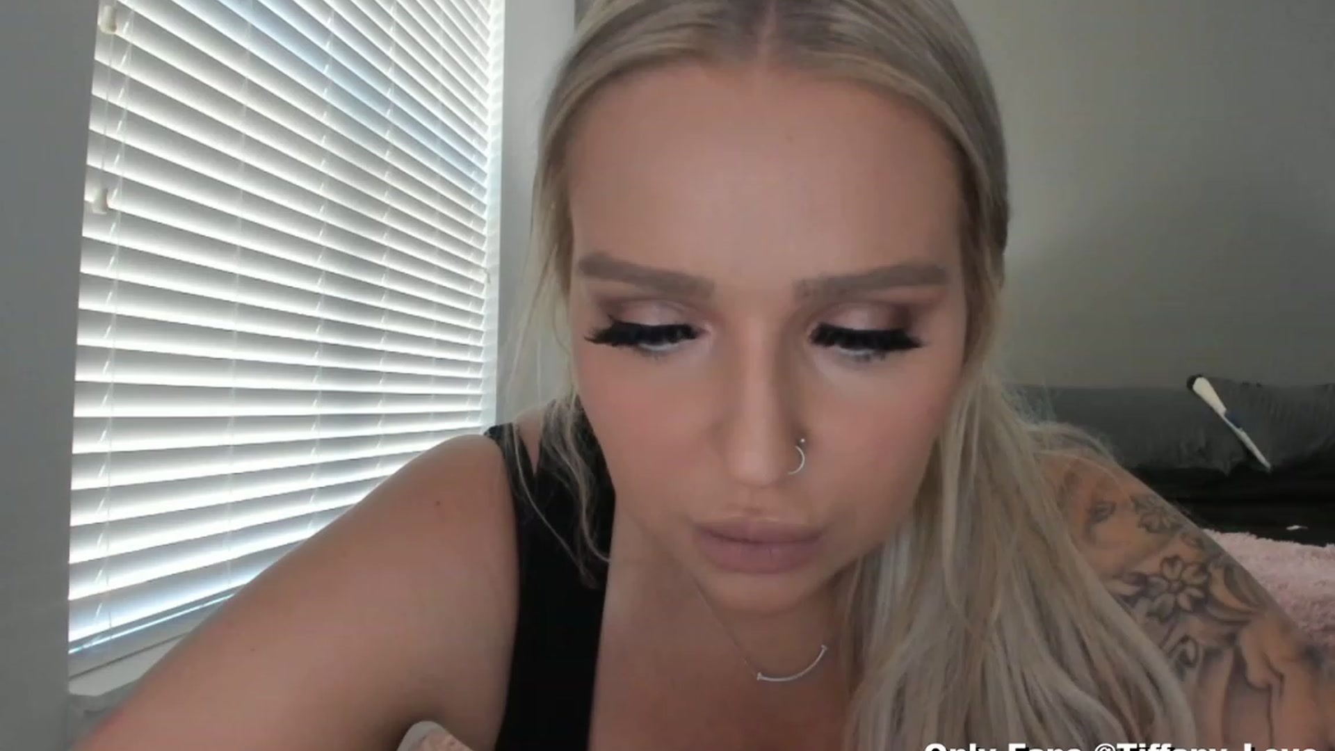 Gallery image thumbnail from KissMyTitsPls's myfreecams stream on, 04/06/2023, 17:34 image 20 of 20