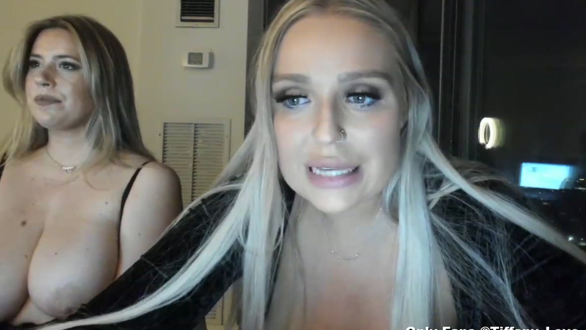 Gallery image thumbnail from KissMyTitsPls's myfreecams stream on, 04/08/2023, 06:28 image 18 of 20