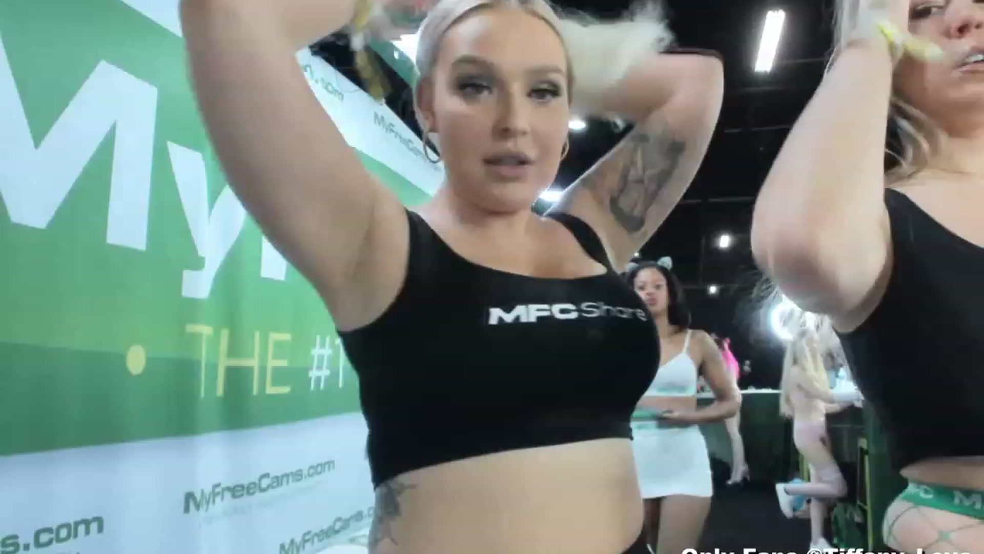 Gallery image thumbnail from KissMyTitsPls's myfreecams stream on, 04/23/2023, 21:40 image 1 of 20