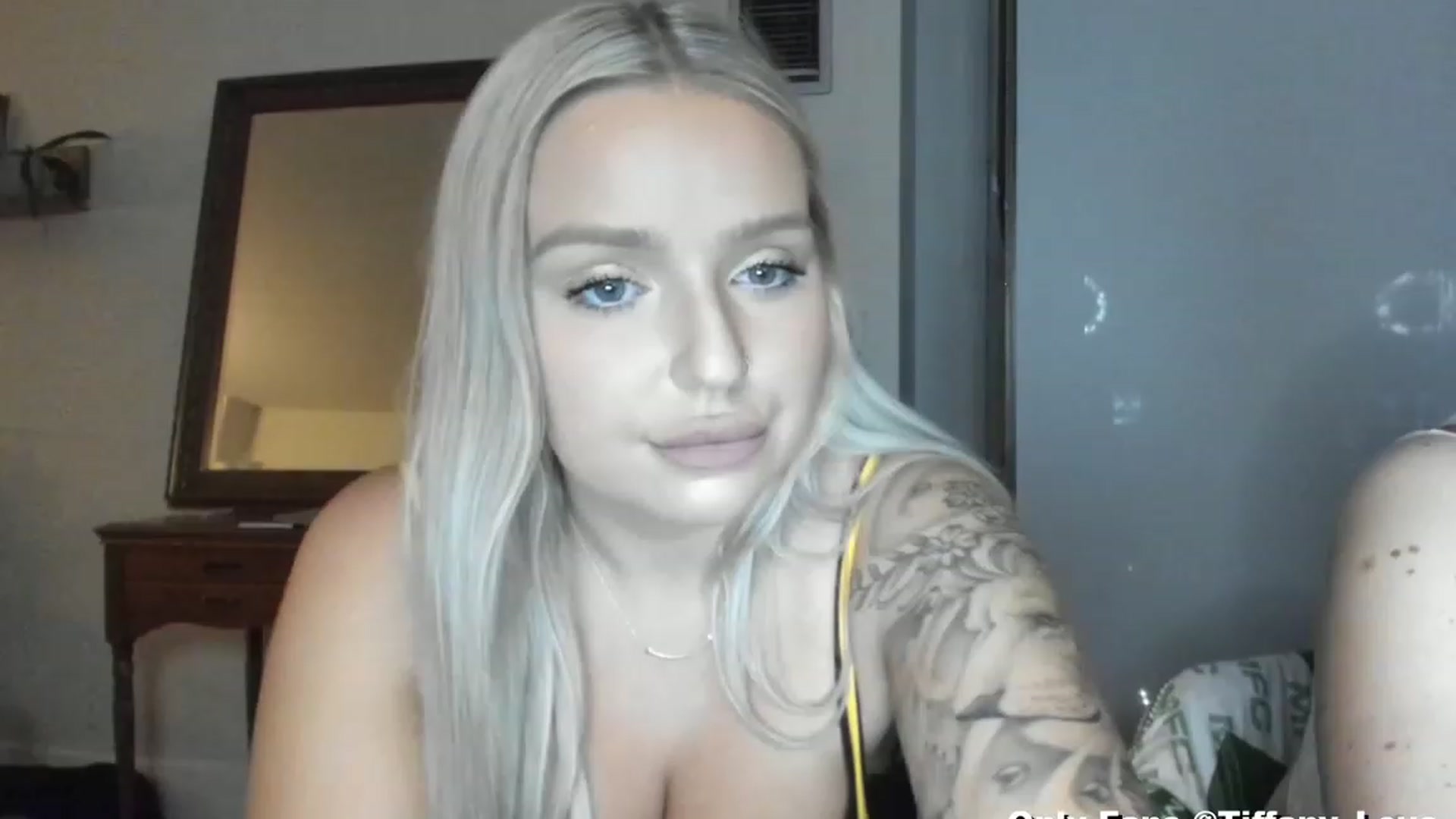 Gallery image thumbnail from KissMyTitsPls's myfreecams stream on, 05/12/2023, 04:26 image 15 of 20