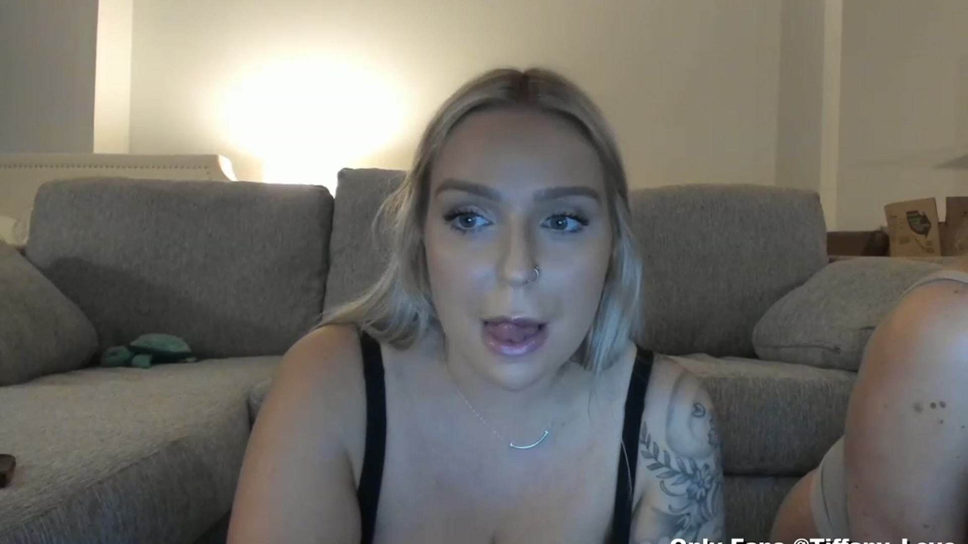 Gallery image thumbnail from KissMyTitsPls's myfreecams stream on, 05/21/2023, 04:41 image 16 of 20