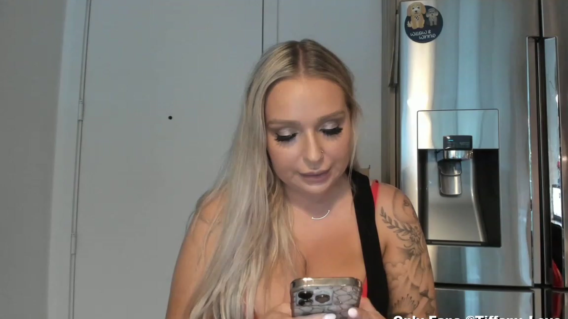 Gallery image thumbnail from KissMyTitsPls's myfreecams stream on, 05/30/2023, 22:27 image 13 of 20