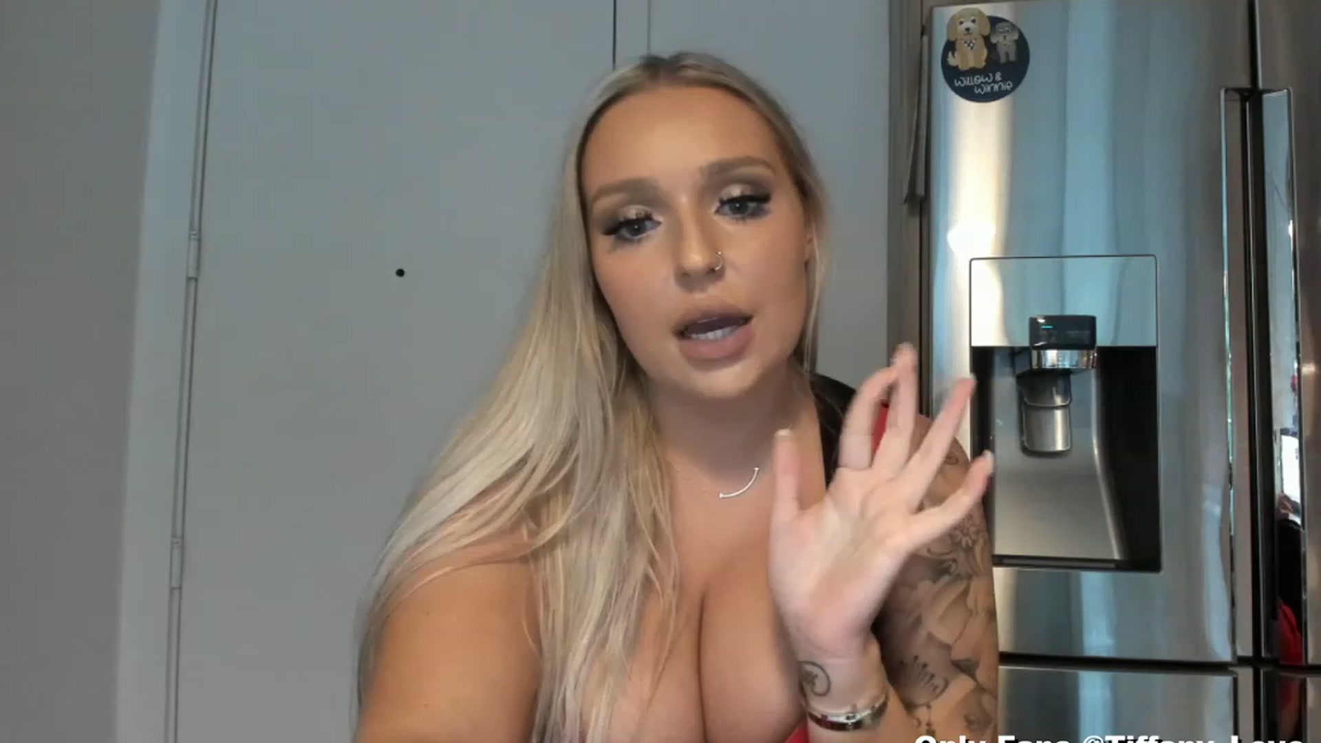 Gallery image thumbnail from KissMyTitsPls's myfreecams stream on, 05/30/2023, 22:27 image 10 of 20