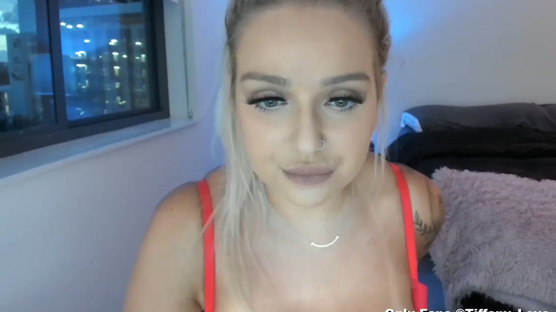 Gallery image thumbnail from KissMyTitsPls's myfreecams stream on, 07/04/2023, 24:43 image 10 of 20