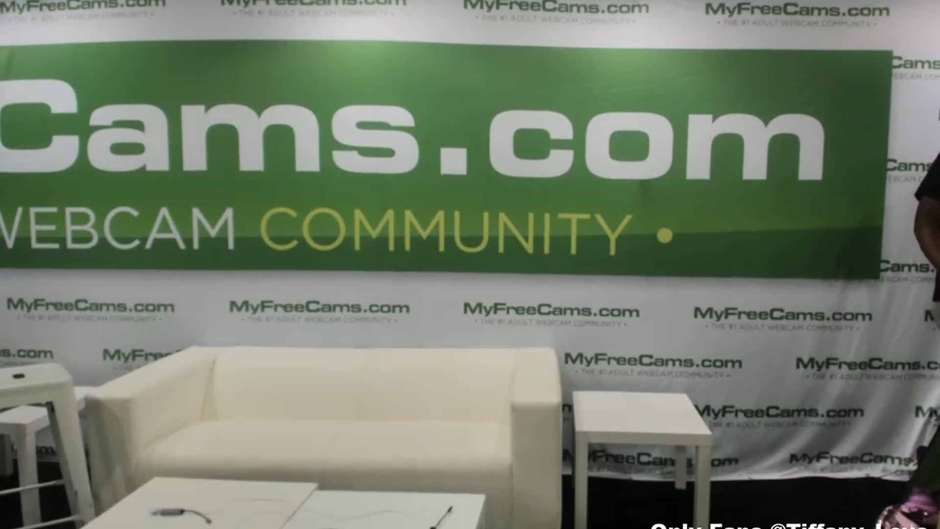 Gallery image thumbnail from KissMyTitsPls's myfreecams stream on, 07/15/2023, 01:23 image 20 of 20