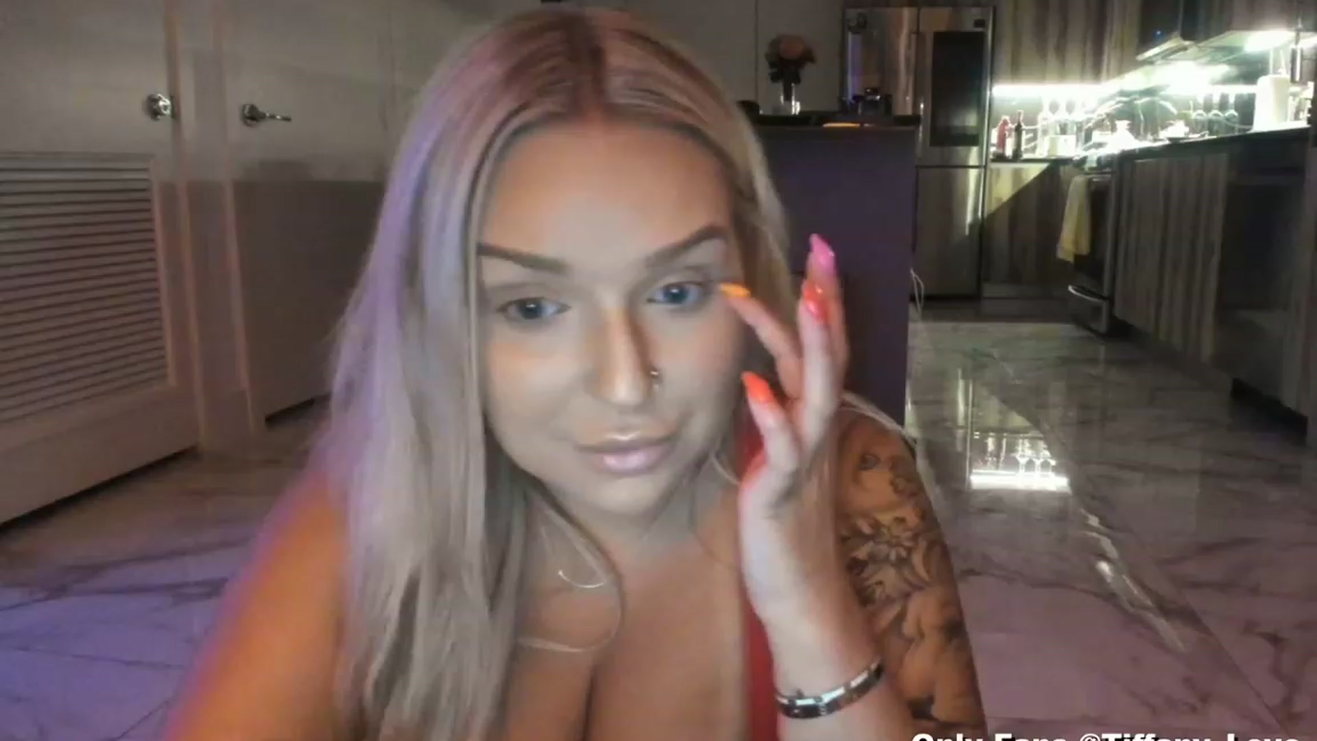 Gallery image thumbnail from KissMyTitsPls's myfreecams stream on, 07/24/2023, 02:05 image 16 of 20